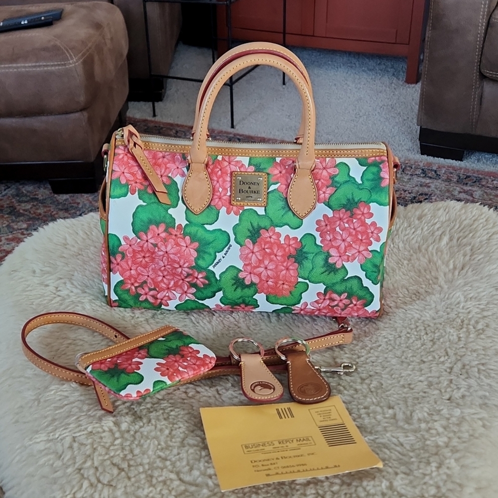 Beautiful Dooney & Bourke Red Geranium Leather Satchel, Key Ring, Wallet Set ♥️